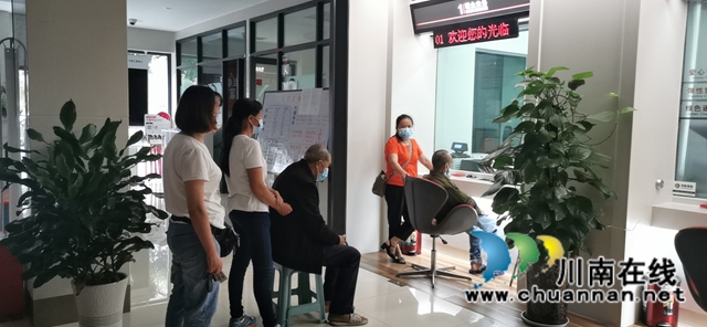 工商銀行瀘州分行全力做好抗震救災金融服務(圖4)