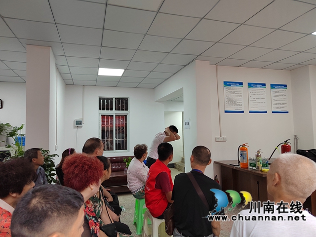 龍馬潭區(qū)小市中碼頭便民交易點開展消防安全知識培訓(xùn)(圖3)