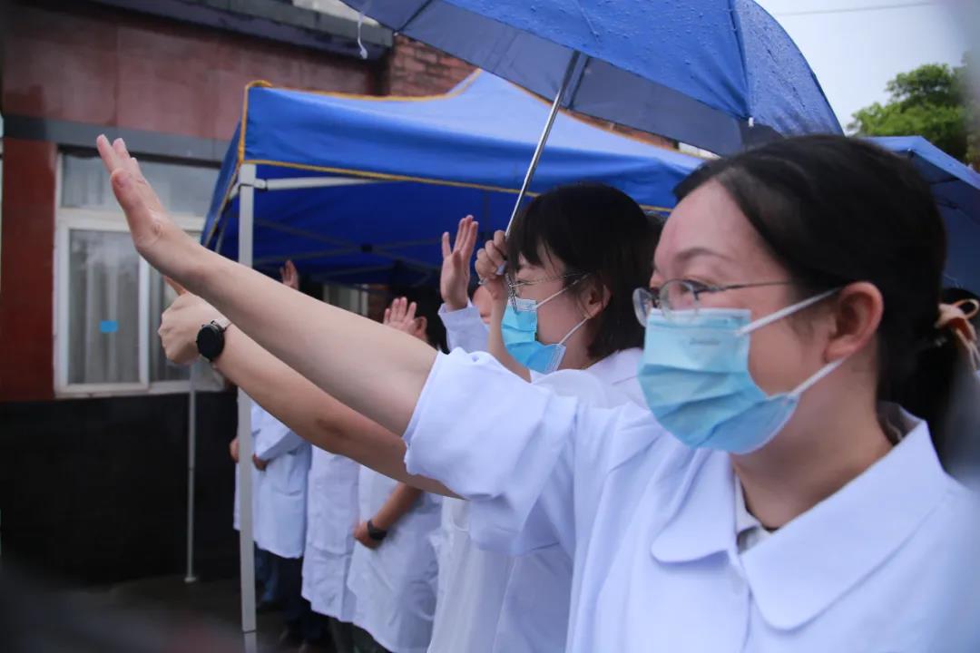 力保感染者“清零” 瀘州市人民醫(yī)院沖鋒在前(圖7)