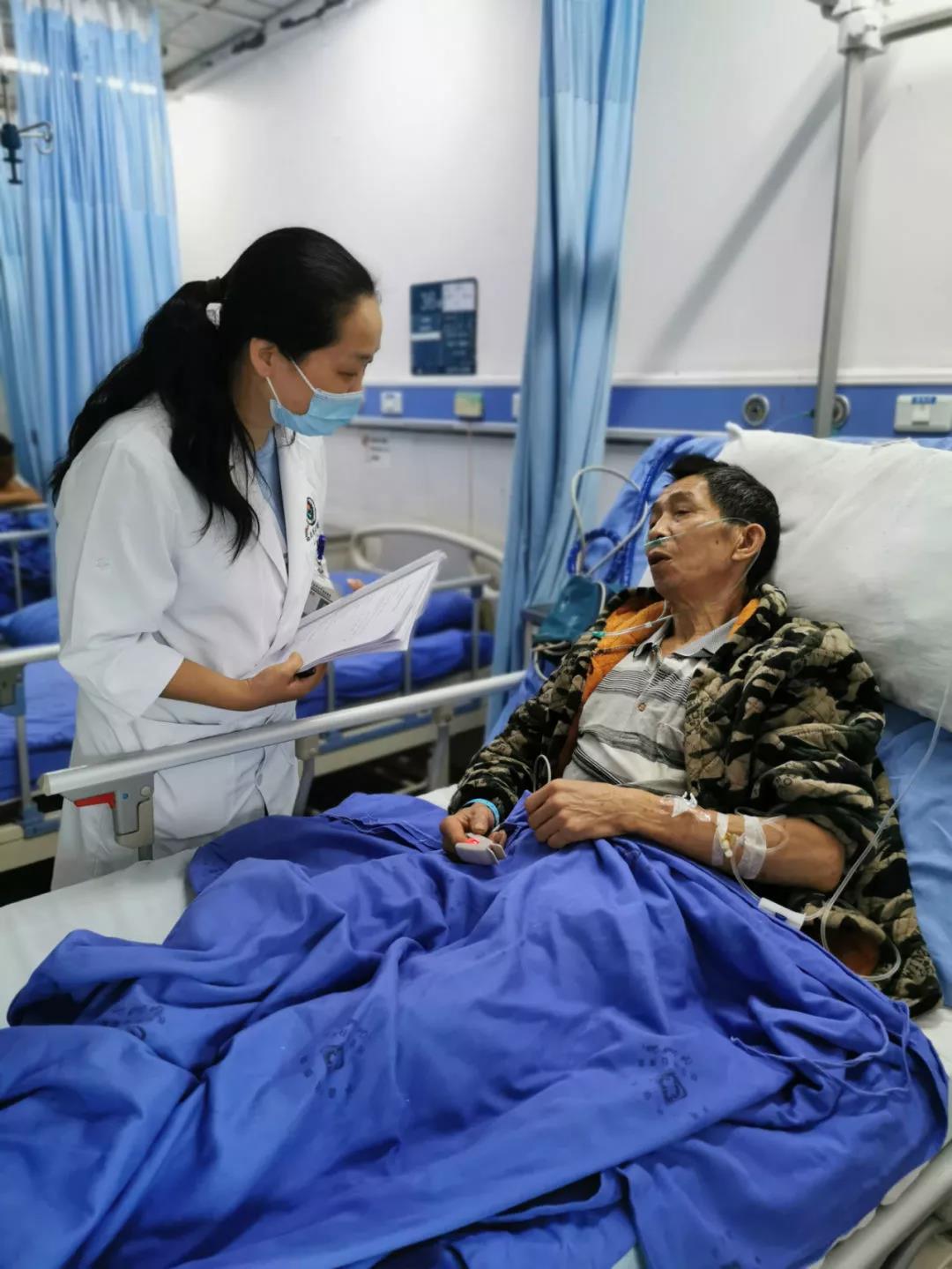 省市縣精神衛(wèi)生專家近20人深入瀘縣災(zāi)區(qū)開展心理疏導(dǎo)(圖3)