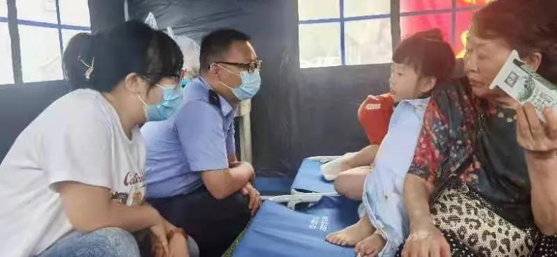 省市縣精神衛(wèi)生專家近20人深入瀘縣災(zāi)區(qū)開展心理疏導(dǎo)(圖2)