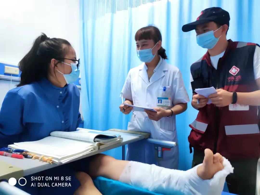 省市縣精神衛(wèi)生專家近20人深入瀘縣災(zāi)區(qū)開展心理疏導(dǎo)(圖4)