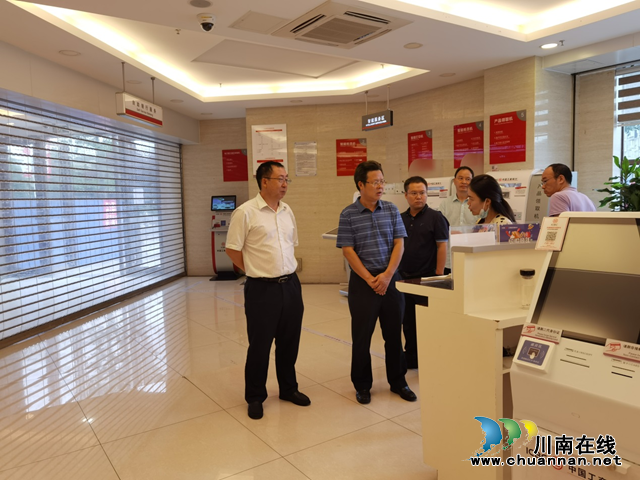 人行瀘州市中心支行行長(zhǎng)肖華軒赴瀘縣調(diào)研災(zāi)后重建(圖3)