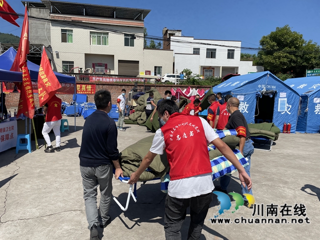 抗震救災(zāi)｜瀘縣云龍鎮(zhèn)：援助嘉明的第二天，我們?nèi)匀怀錆M了力量！(圖2)