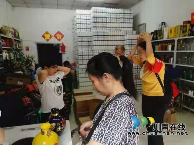 戮力同心，共克時(shí)艱！民盟瀘州市龍馬潭區(qū)基層委員會(huì)積極開(kāi)展震后志愿服務(wù)(圖4)