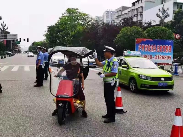為期一個(gè)月，瀘州開(kāi)展道路交通秩序集中整治(圖1)