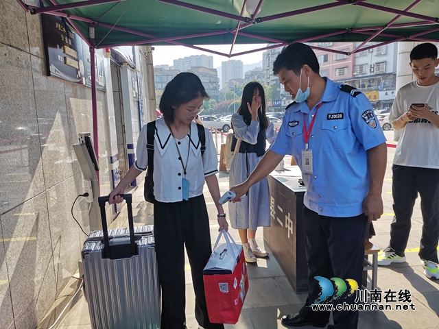 震后第7天  瀘縣首批94所學(xué)校88725名學(xué)生返校復(fù)課(圖3)