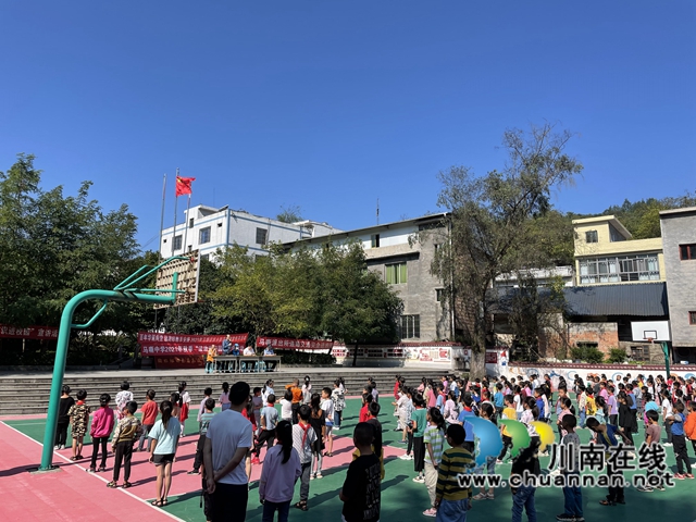古藺縣馬嘶苗族鄉(xiāng)：法治宣傳進(jìn)校園，護(hù)航雛鷹助成長(圖1)