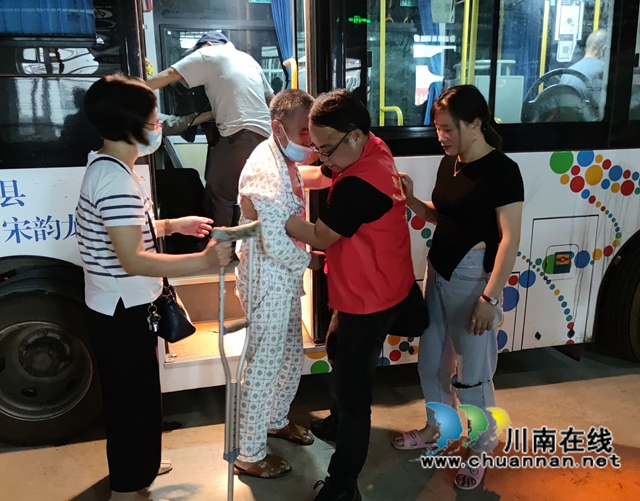 互幫互助顯真情！瀘縣青龍敬老院34位老人震后住上安全新居(圖9)