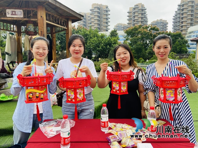 江陽區(qū)華陽街道佳樂商圈開展傳承國風經(jīng)典中秋主題活動(圖1)
