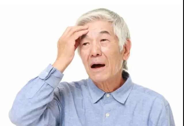 【圍觀】兩爺子誤食了“藿香正氣水”，中毒了！(圖1)