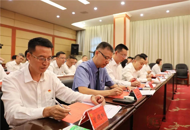 江陽新一屆區(qū)委領(lǐng)導(dǎo)班子選舉產(chǎn)生，楊長(zhǎng)纓當(dāng)選書記(圖2)