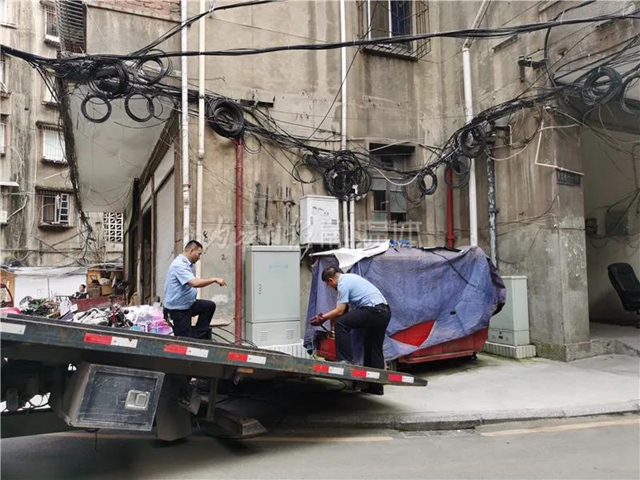 內(nèi)江交警發(fā)出警告：車輛亂停，拖走“巡游”！(圖2)