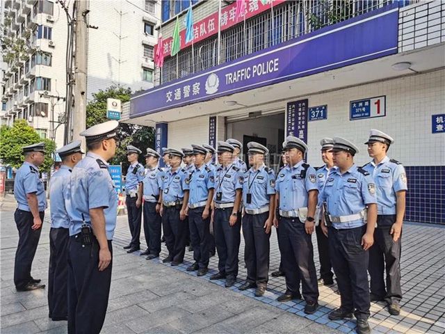 內(nèi)江交警發(fā)出警告：車輛亂停，拖走“巡游”！(圖4)