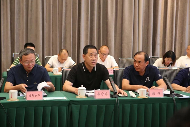 國家知識產(chǎn)權(quán)局商標(biāo)局局長崔守東一行蒞瀘調(diào)研白酒產(chǎn)業(yè)商標(biāo)注冊、運(yùn)用和保護(hù)工作(圖4)