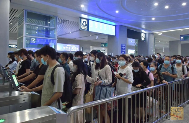 運力翻倍丨國慶長假期間，瀘州高鐵站8對列車重聯(lián)運行(圖2)
