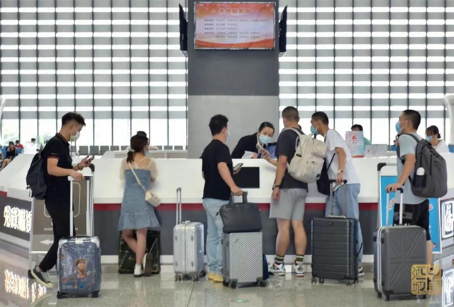 運力翻倍丨國慶長假期間，瀘州高鐵站8對列車重聯(lián)運行(圖4)