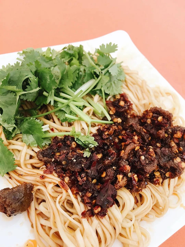絕了！宜賓這幾條美食街，沒(méi)去過(guò)都不算真正的吃貨!(圖2)