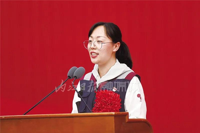 高原遇游客心臟驟停，內(nèi)江抗疫女英雄百米沖刺施救(圖2)