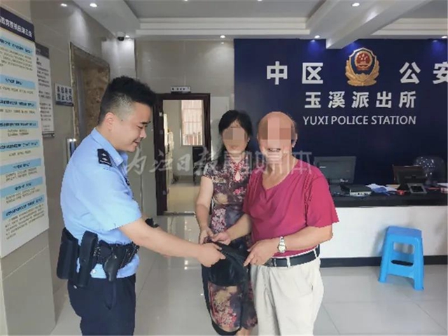 環(huán)環(huán)相扣！短短幾分鐘，老人80萬元失蹤，內(nèi)江警方40分鐘破案(圖1)