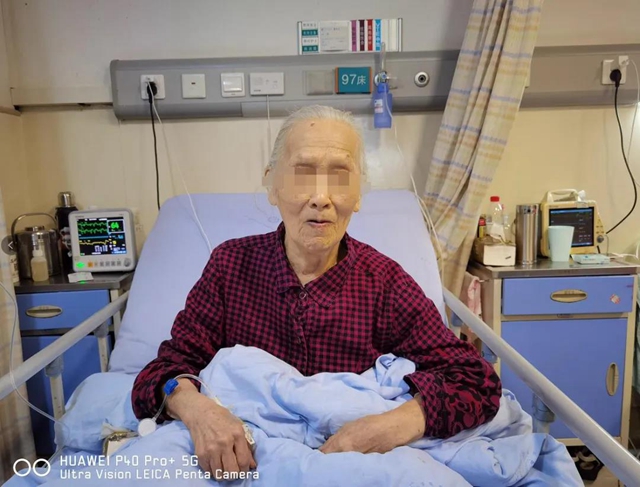 再創(chuàng)紀(jì)錄！99歲老人在西南醫(yī)大附院重獲”心生”(圖5)