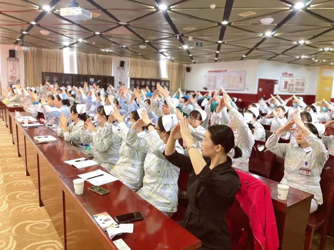 瀘州市中醫(yī)醫(yī)院：塑個人形象 做更美天使(圖3)