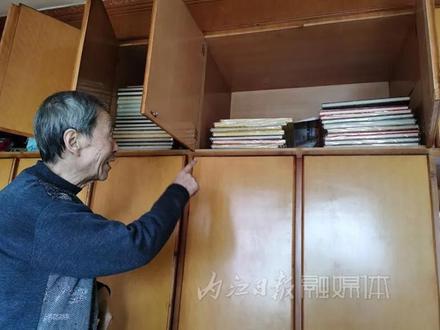 手抄四大名著，寫(xiě)禿100多支毛筆，內(nèi)江這位七旬老人令人敬佩！(圖4)