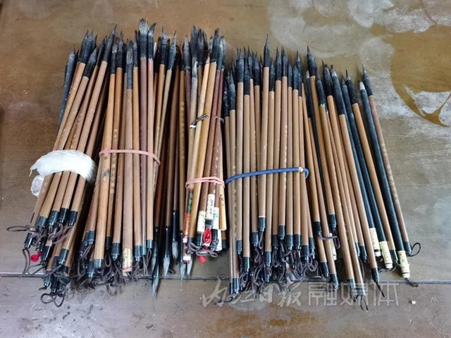 手抄四大名著，寫(xiě)禿100多支毛筆，內(nèi)江這位七旬老人令人敬佩！(圖8)