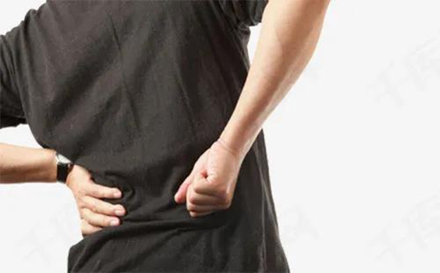 【關(guān)注】男子腰痛，醫(yī)生取出21顆“骨頭渣渣”！(圖8)