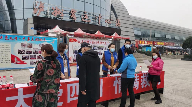 這一包一物是為他們準(zhǔn)備的，遇到了請(qǐng)您打個(gè)電話！(圖6)