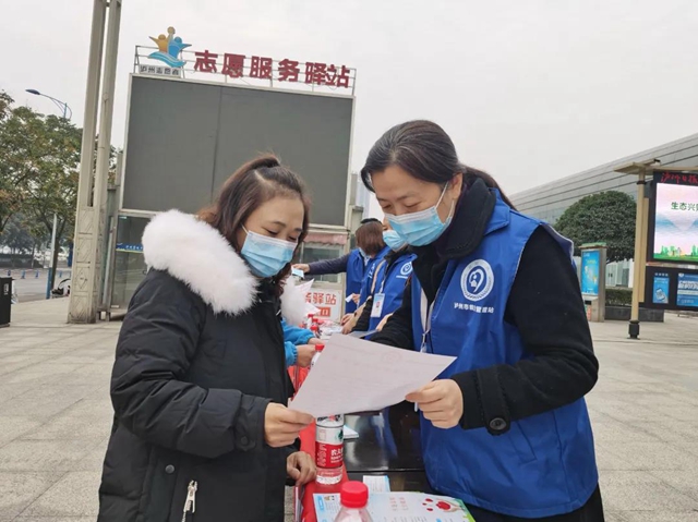 這一包一物是為他們準(zhǔn)備的，遇到了請(qǐng)您打個(gè)電話！(圖7)