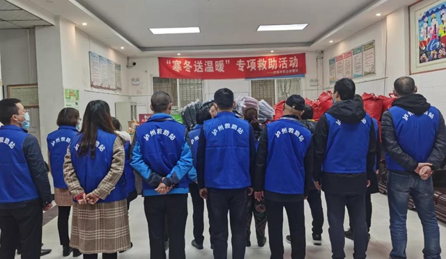 這一包一物是為他們準(zhǔn)備的，遇到了請(qǐng)您打個(gè)電話！(圖3)