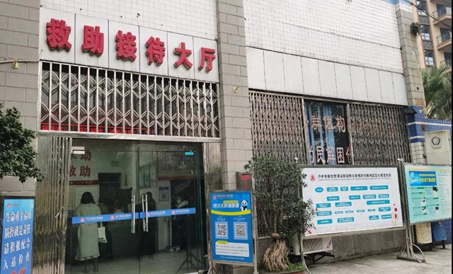 這一包一物是為他們準(zhǔn)備的，遇到了請(qǐng)您打個(gè)電話！(圖1)