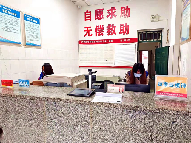 這一包一物是為他們準(zhǔn)備的，遇到了請(qǐng)您打個(gè)電話！(圖2)
