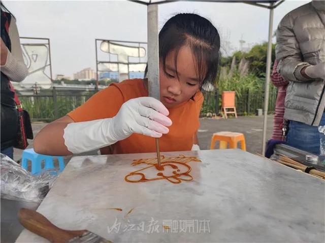 敢于創(chuàng)新！內(nèi)江11歲小女孩成為非遺技藝“掌勺人”(圖2)