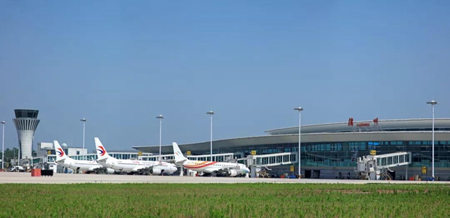 年旅客吞吐量突破200萬！瀘州云龍機場邁入全國中型機場行列(圖1)
