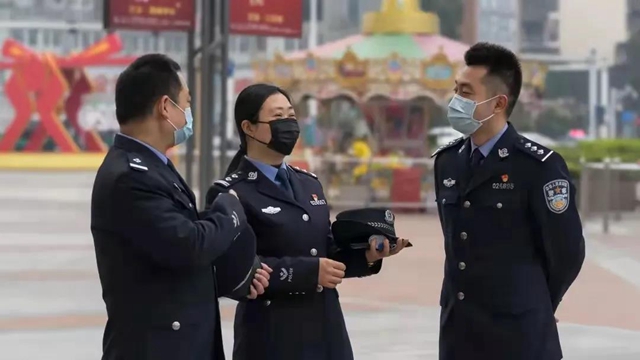 瀘州玉帶河派出所所長(zhǎng)廖艷獲評(píng)2021年全國(guó)最美家庭(圖4)