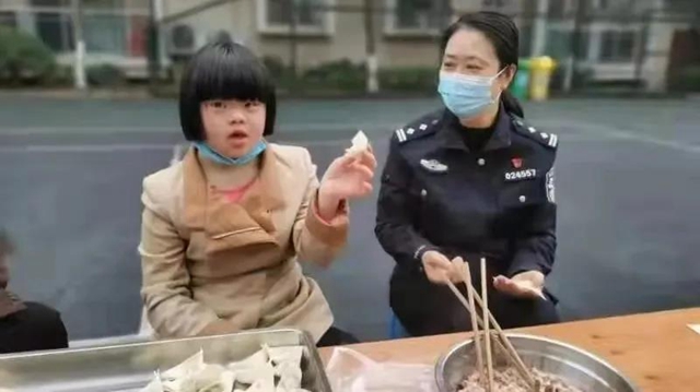 瀘州玉帶河派出所所長(zhǎng)廖艷獲評(píng)2021年全國(guó)最美家庭(圖3)