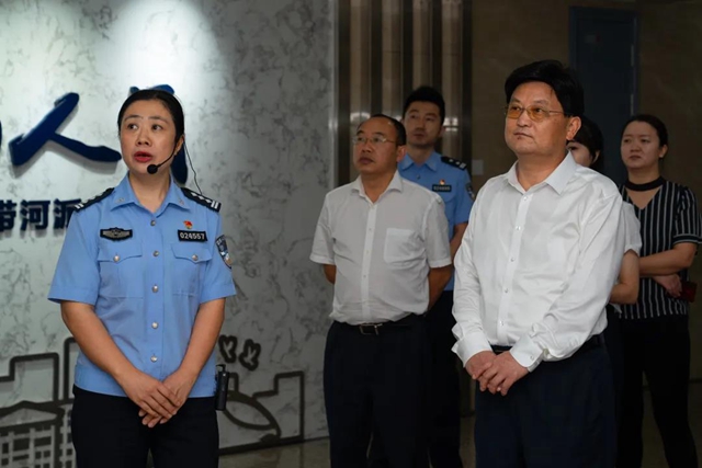 瀘州玉帶河派出所所長(zhǎng)廖艷獲評(píng)2021年全國(guó)最美家庭(圖5)