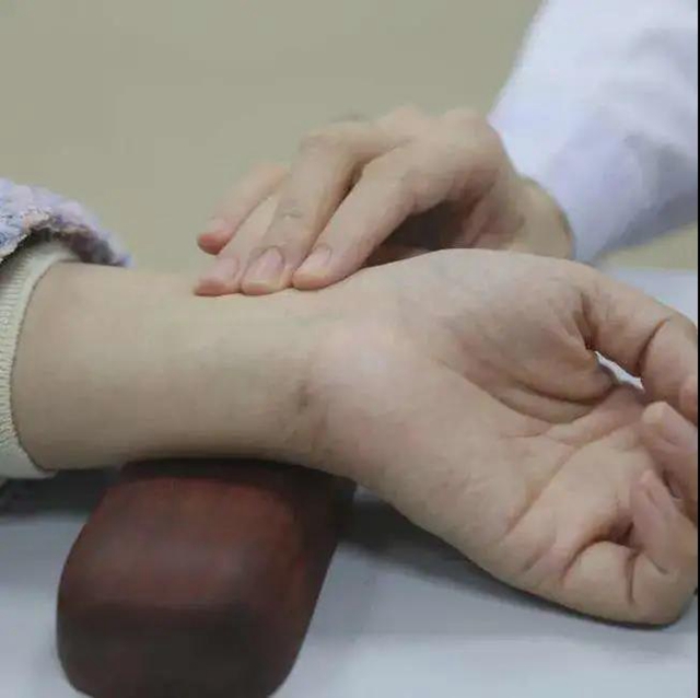 【關(guān)注】婆婆背“定時炸彈”苦活10年，現(xiàn)在麻將打得嗨！(圖2)