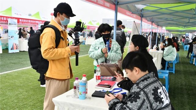 2700余人達(dá)成初步就業(yè)意向！內(nèi)江這場大型雙選會相當(dāng)及時(圖6)