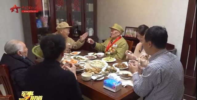 70年后的重逢｜瀘州94歲老兵跨越三千公里只為再見(jiàn)老班長(zhǎng)一面(圖8)
