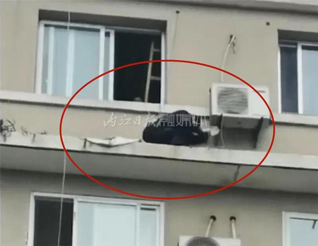 報(bào)警！街心花園高空墜物，內(nèi)江民警現(xiàn)場(chǎng)“破案”