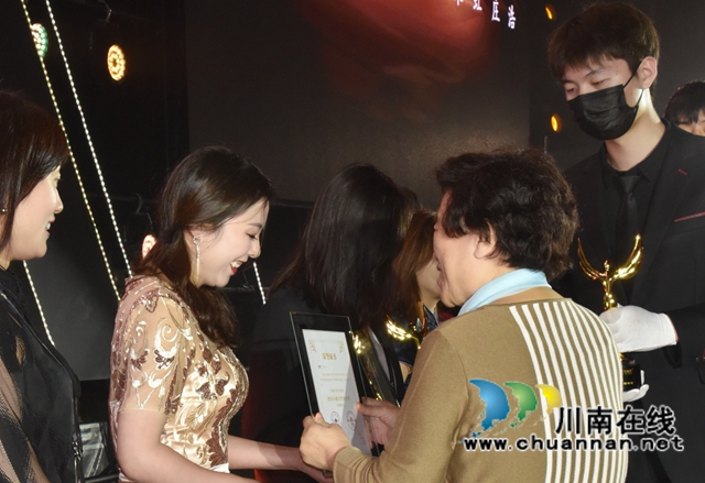 玫瑰鏗鏘｜中國沈酒集團副董事長謝麗榮膺2021酒業(yè)卓越女性領導者(圖16)