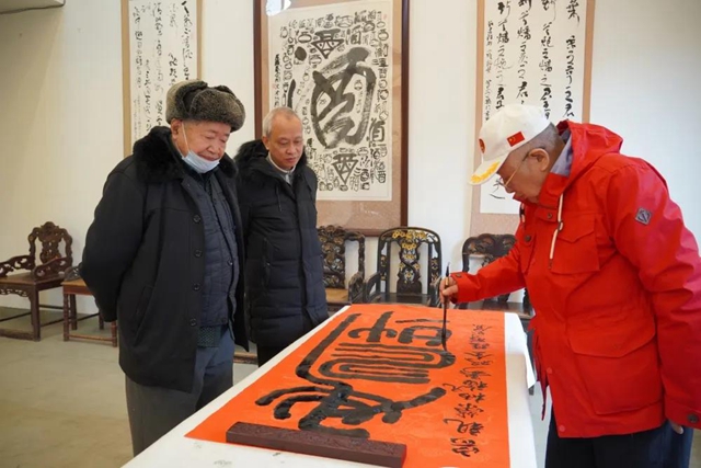 書(shū)畫藝術(shù)家、國(guó)家一級(jí)美術(shù)師醒醉教授重游中國(guó)沈酒莊(圖10)