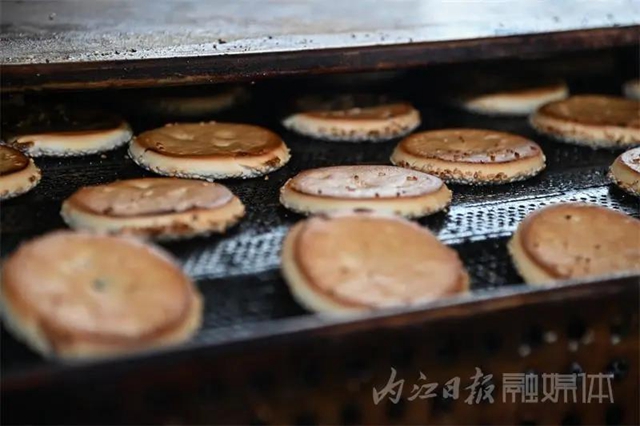 一年賣出1500噸！內(nèi)江這個非遺麻餅到底有好好吃？(圖2)