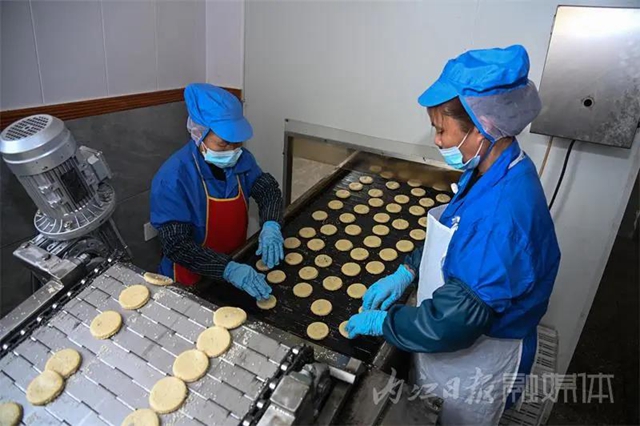 一年賣出1500噸！內(nèi)江這個非遺麻餅到底有好好吃？(圖6)