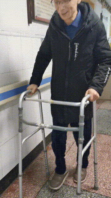 深受病痛折磨20年 一朝圓了“行走夢”(圖4)