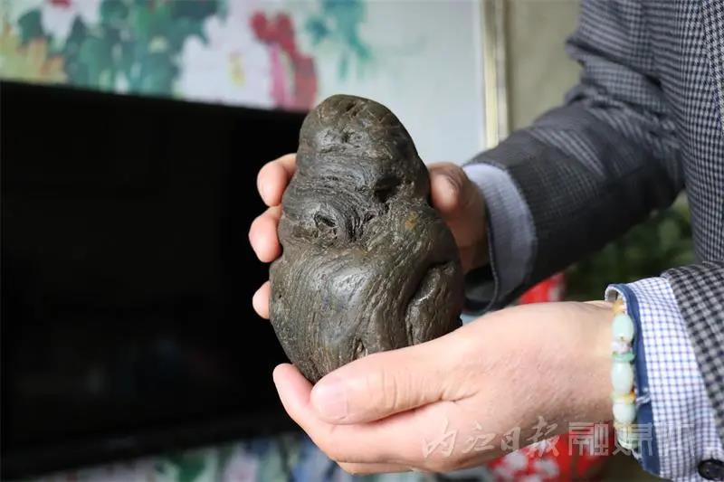 數(shù)噸沱江大千玉驚艷亮相！內(nèi)江這位收藏家被稱為“收藏宗師”(圖5)