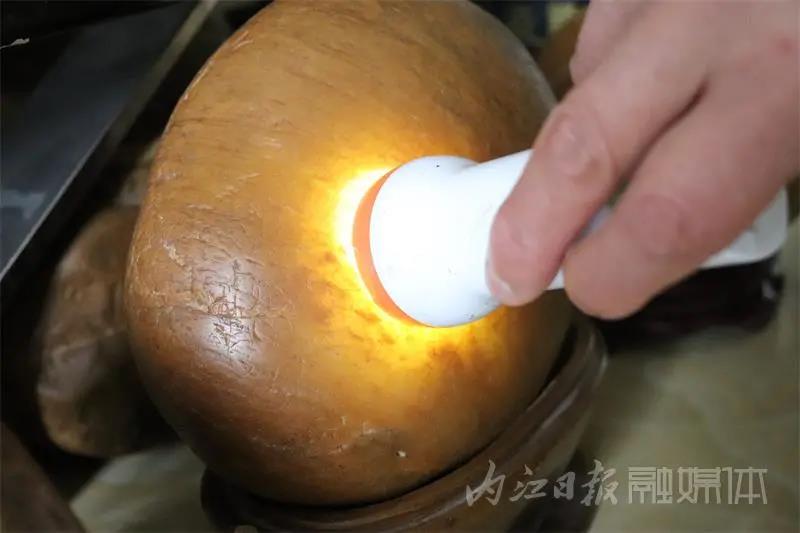 數(shù)噸沱江大千玉驚艷亮相！內(nèi)江這位收藏家被稱為“收藏宗師”(圖8)